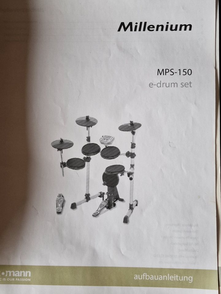 E drum Schlagzeug Millenium MPS 150 inkl Verstärker in Breitscheid