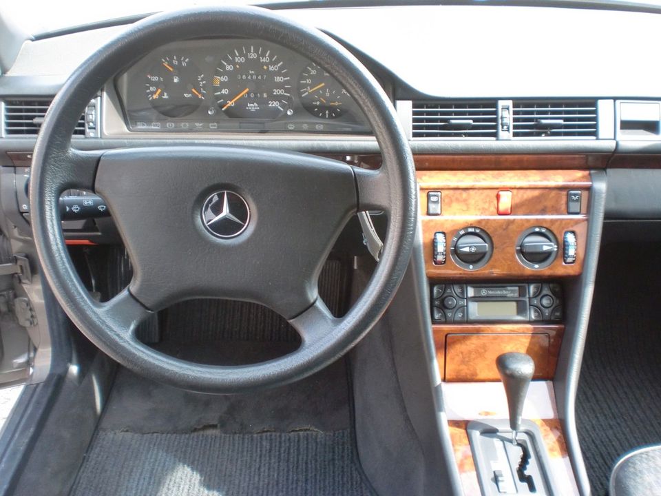 Mercedes-Benz 230E,Automatik,H-Zulassung,Sammlerzustand! in Haßloch