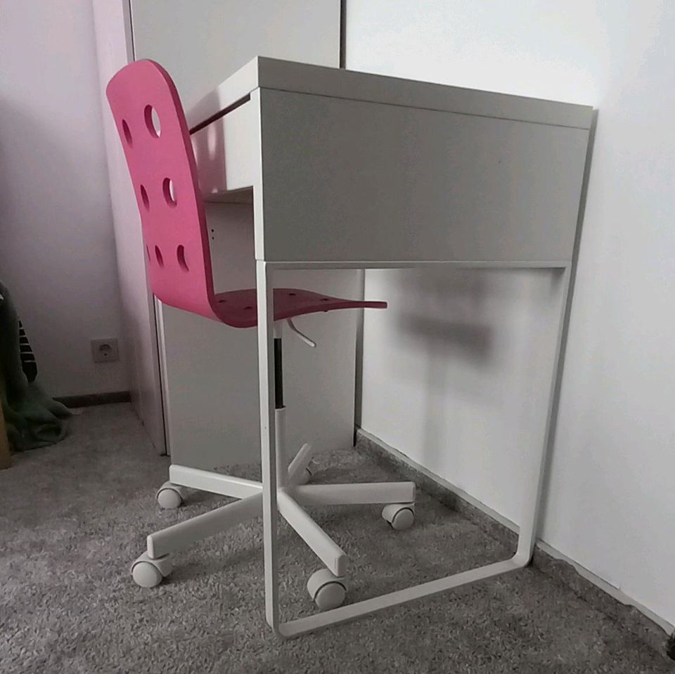 Schreibtisch Ikea Micke inkl. Stuhl in Hamburg