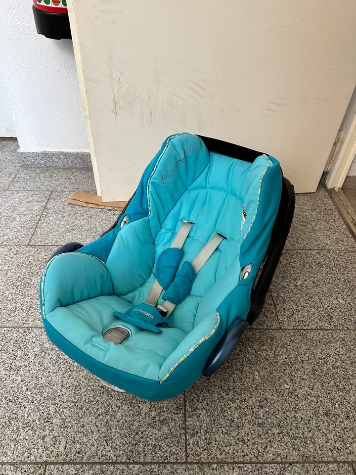 Maxi Cosi / Babyschale Von Cabrio Fix in Bedburg