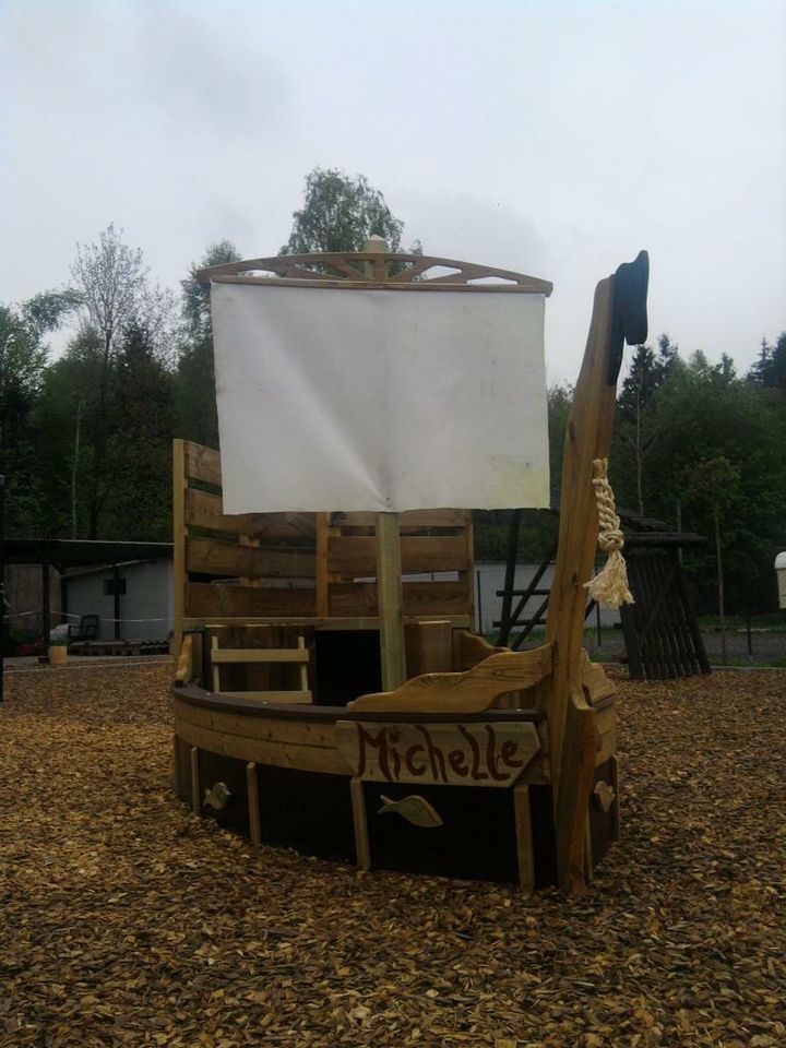 Schiffspielplatz, Sandkasten, Holzschiff, Holzspielzeug in Rickling