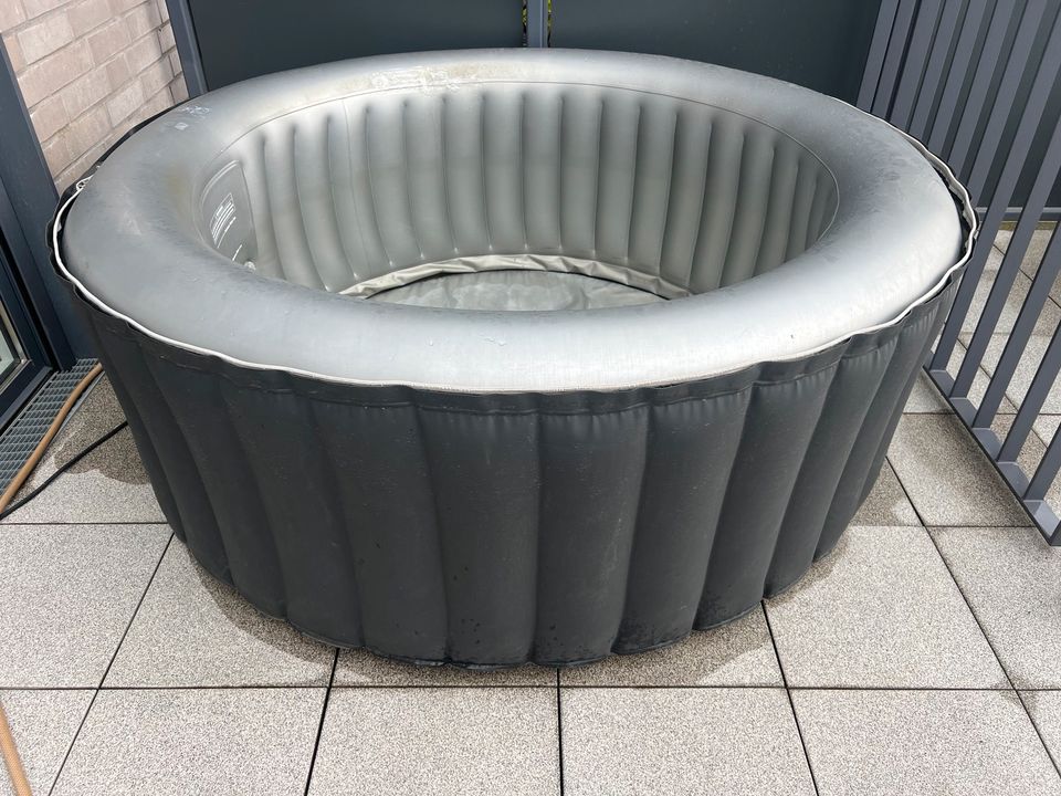 MSpa aufblasbarer Whirlpool für 4 Personen Wellness Massage Spa in Düsseldorf