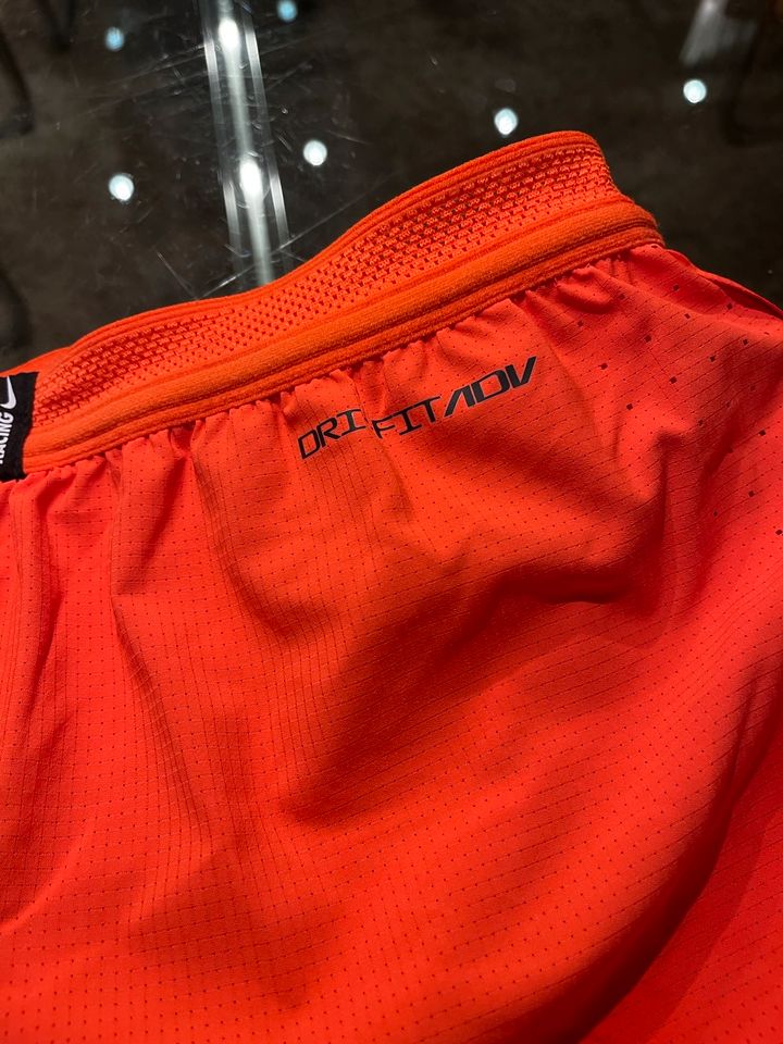 Nike Dri Fit ADV Aeroswift shorts S 2inch orange NEU in Nideggen / Düren