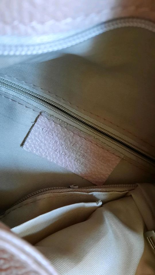 Handtasche aus Leder rosa rose wie neu! in Kölln-Reisiek
