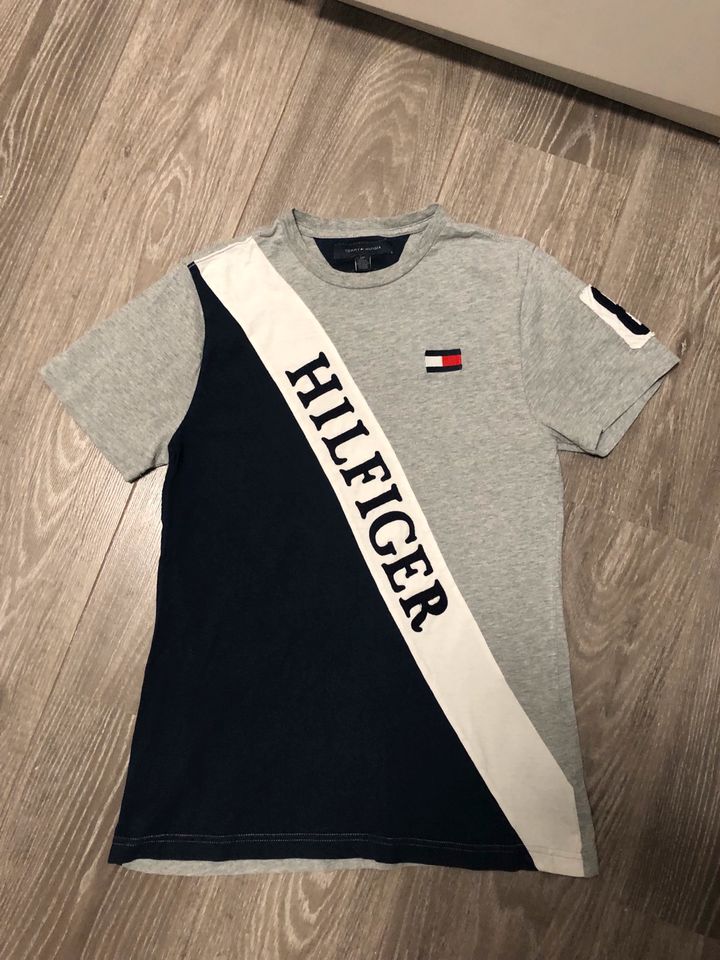 Tommy Hilfiger T Shirt gr 176 s in Apen