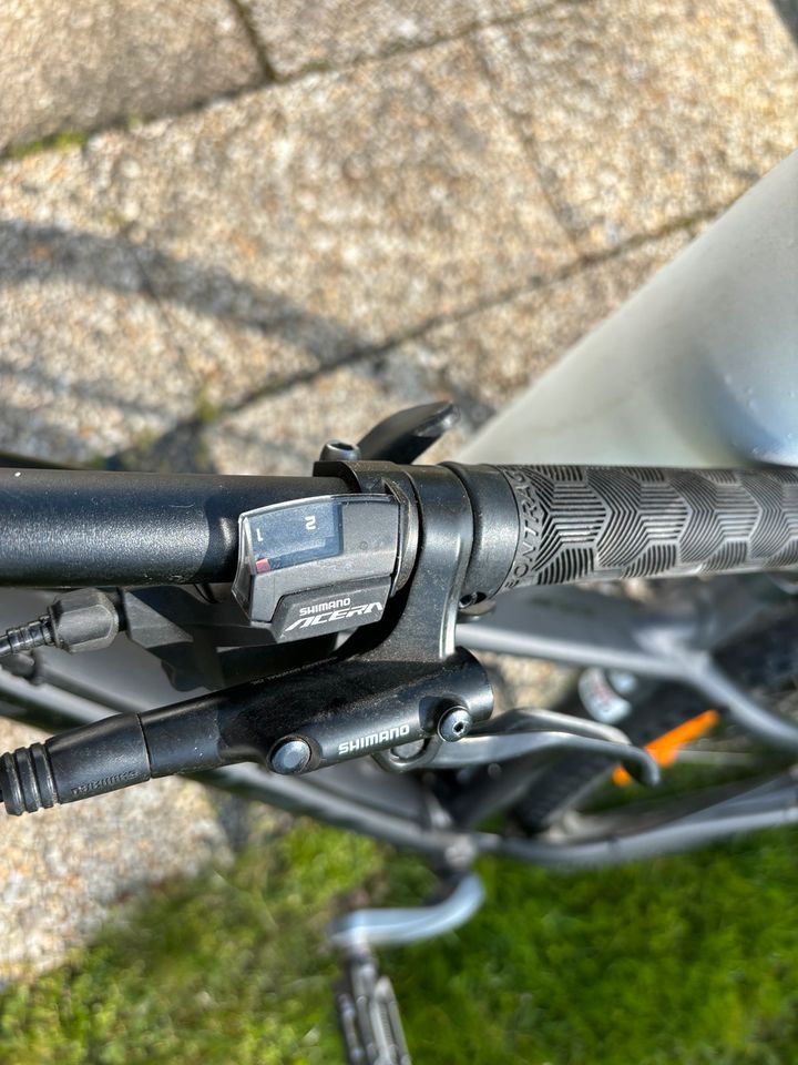 Neu - 5 Kilometer FahrleistungMountainbike Trek X-Caliber in Troisdorf
