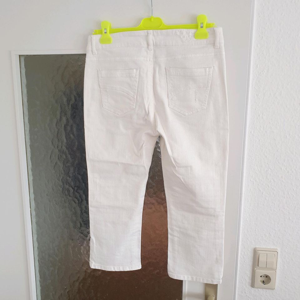 3/4 Damenjeans Damen Jeans Strech Gr.  M Neuwertig in Wehr