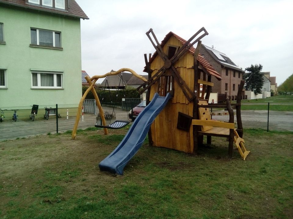 Holzhaus, Spielanlage, Spielhaus, Hexenhaus , Robinie in Krostitz