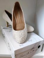 brautschuhe Pumps NEU 37 beige blumen Konfirmation firmung Hessen - Mengerskirchen Vorschau