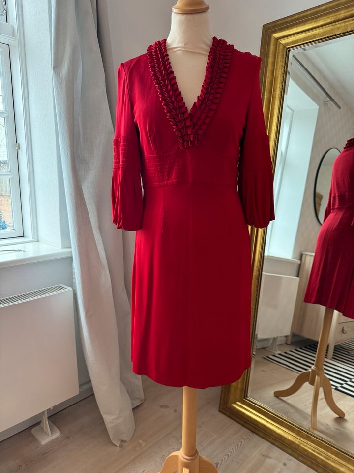 Kleid von Karen Millen in Schrepperie