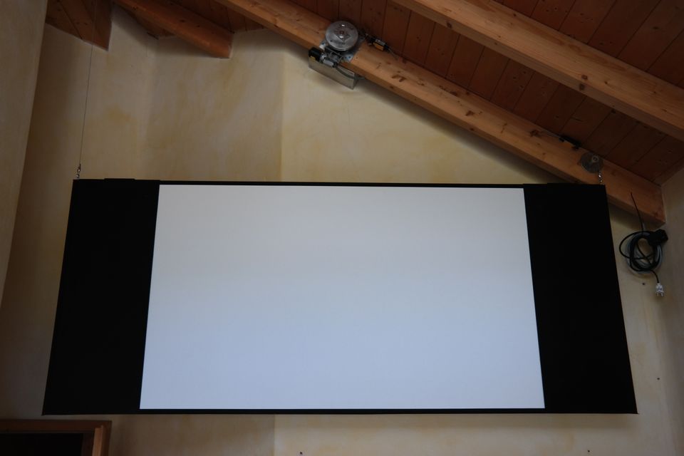 Heimkino Rahmenleinwand Cinemascope 21:9 270x113 cm in Berglen