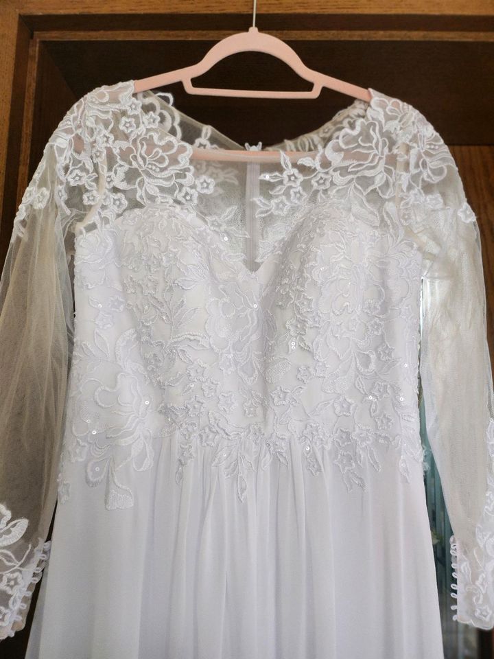 Braut Kleid weiß Spitze halblang Standesamt Hochzeit in Büdingen