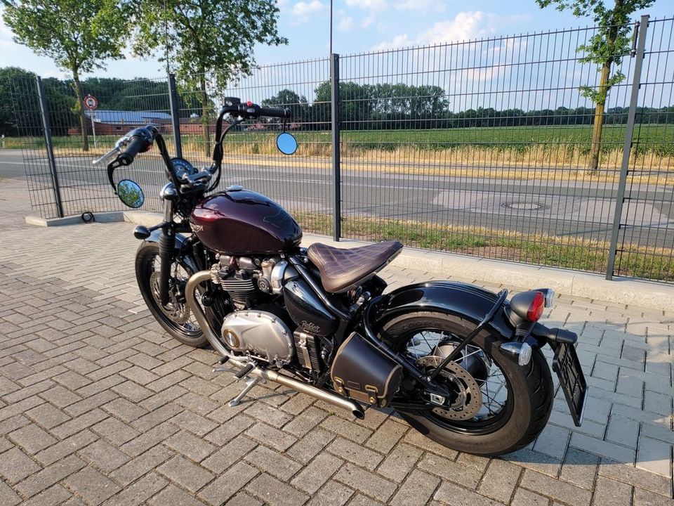 Triumph BONNEVILLE BOBBER 1200 ABS LENKERUMBAU + HELM in Bawinkel