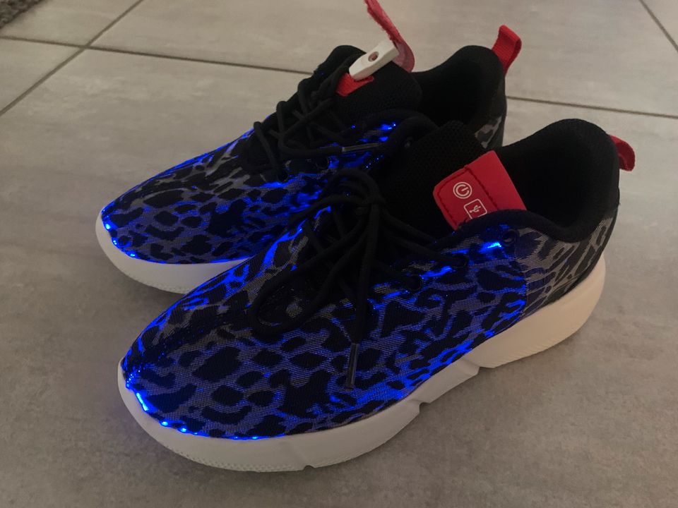 LED Sneaker Gr.34 Pepperts in Brandenburg - Müncheberg | Gebrauchte  Kinderschuhe Größe 34 kaufen | eBay Kleinanzeigen ist jetzt Kleinanzeigen