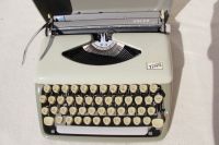 Schreibmaschine Adler Tippa olivgrün, ca.BJ 1963 Koffer Bayern - Rosenheim Vorschau