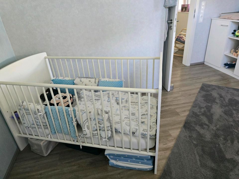 Komplettes Babyzimmer in Peheim
