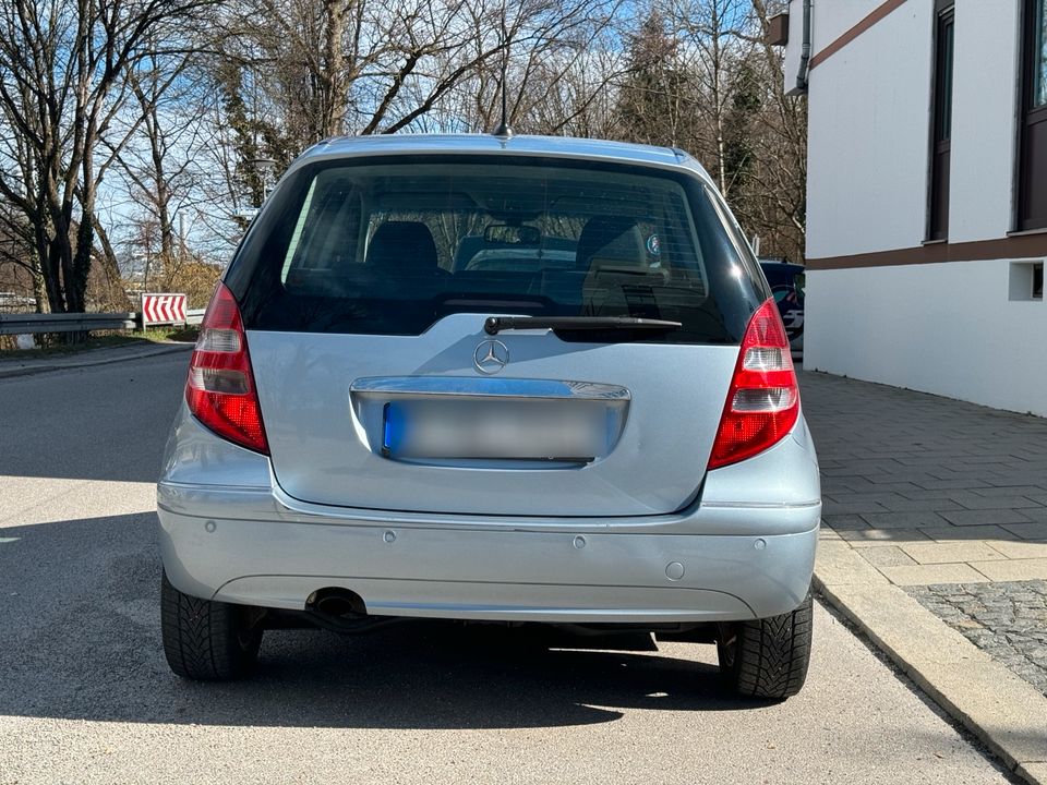 Mercedes-Benz A200 | Elegance | Sitzheizung | PDC | CarPaly in München