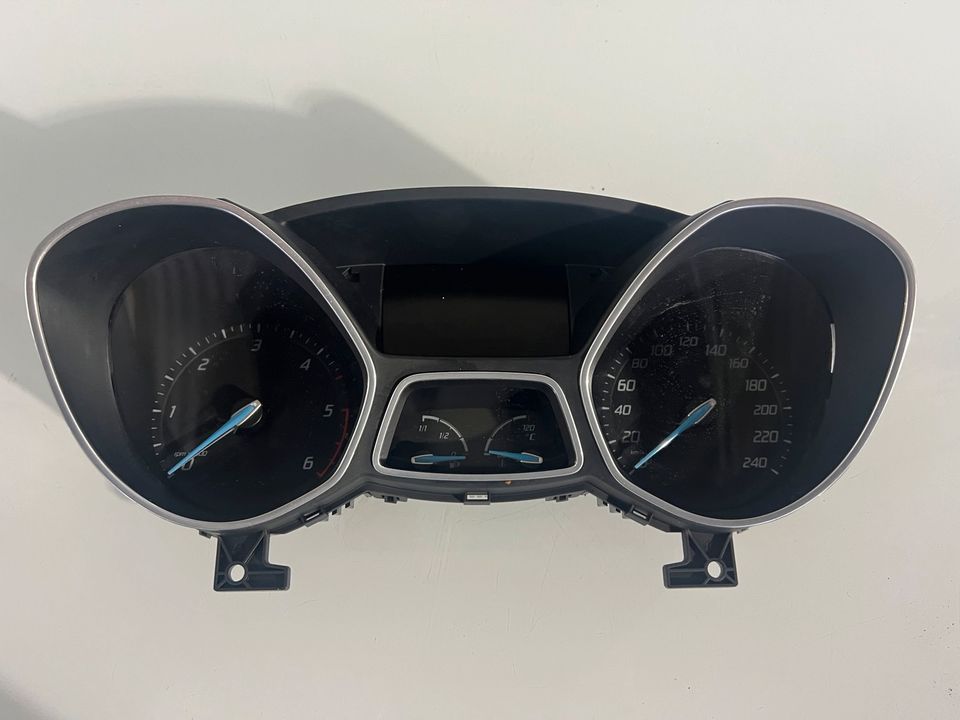 Tacho Ford Focus MK III 1,6 TDCi Kombiinstrument Tachometer in Wilnsdorf