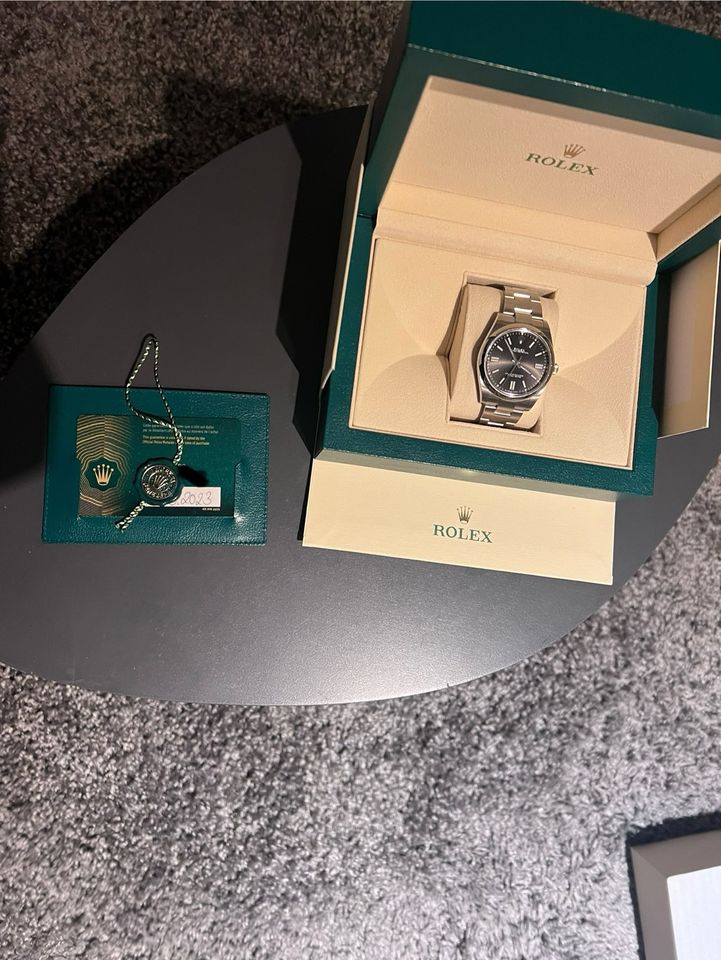 Rolex Oyster Perpetual 41mm Black Dial Fullset New in Lübeck