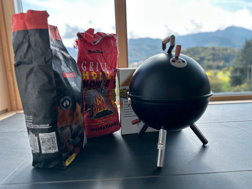 tragbarer Holzkohle Grill Campinggrill kleiner Kugelgrill Balkon in Bergen