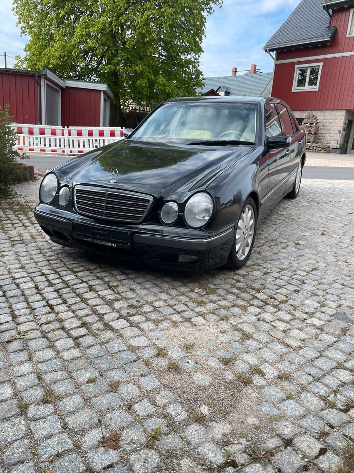 Mercedes Benz E430 V8 in Meerane