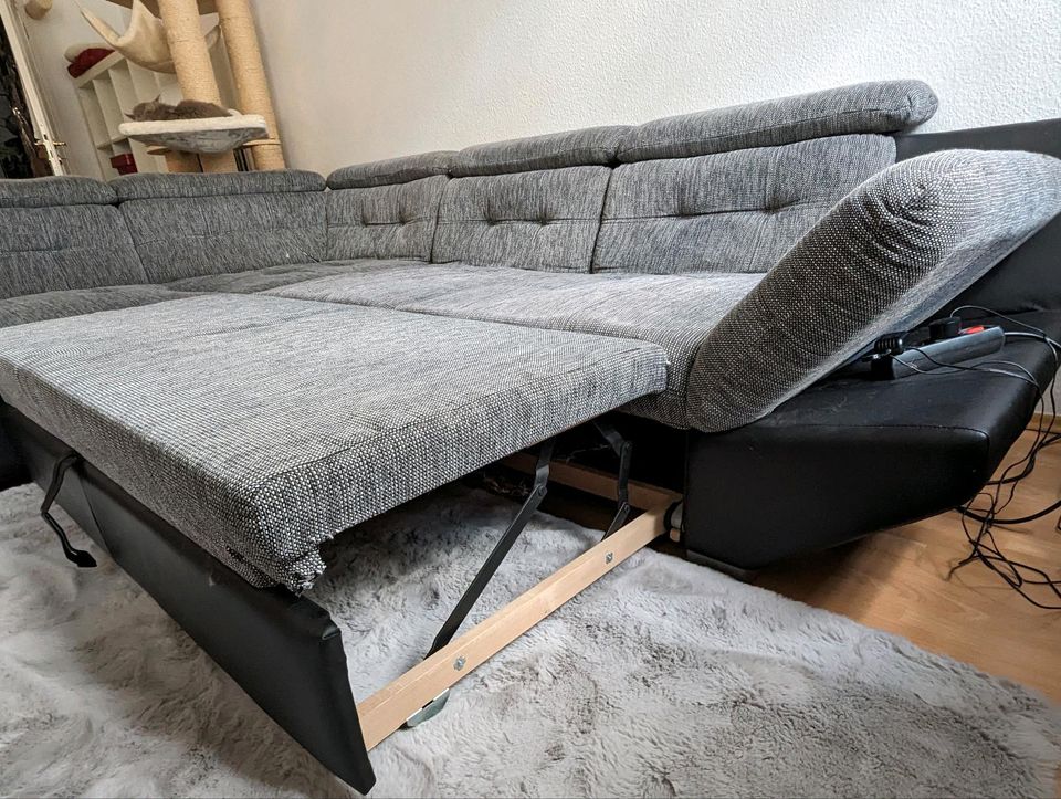 MUSS AM WE RAUS! Big Sofa/Couch grau/schwarz in Leipzig