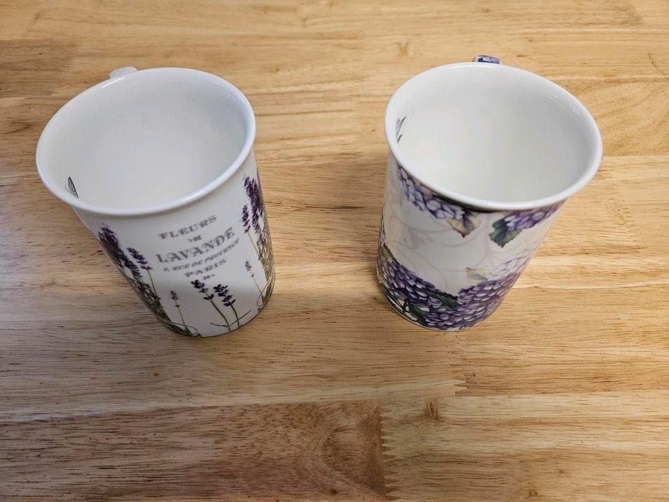 2 Tassen mit schönem Muster in Hage