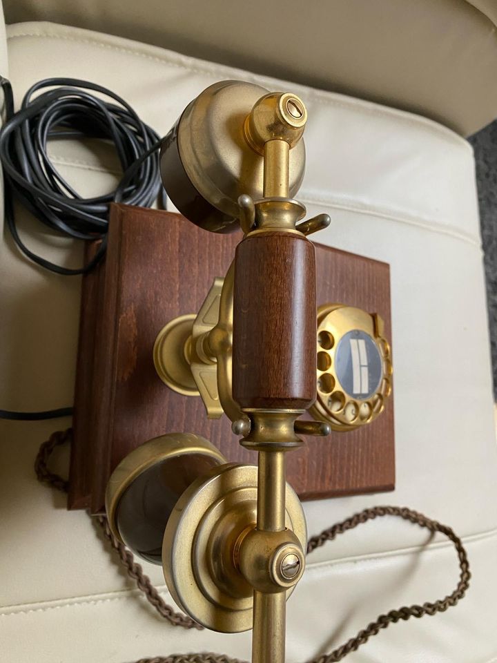 Antikes Lyon Telefon in Osnabrück