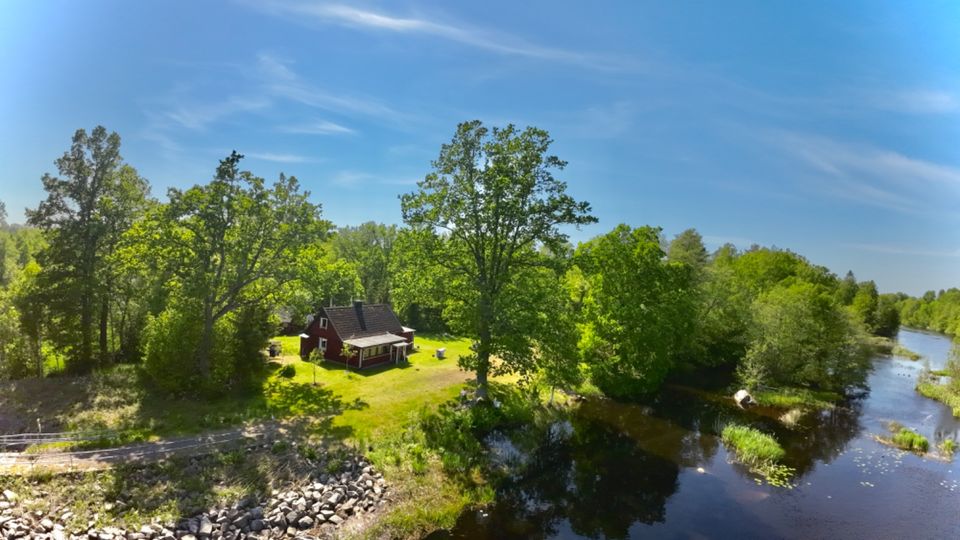 Ferienhaus in Schweden mieten – Wassergrundstück mit Alleinlage, direkt am Fluss Emån in Südschweden - 25 Meter, von der Haustür bis zur Wasserkante. in Osterholz-Scharmbeck