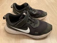 Nike Kinder Turnschuhe Gr. 34 München - Bogenhausen Vorschau