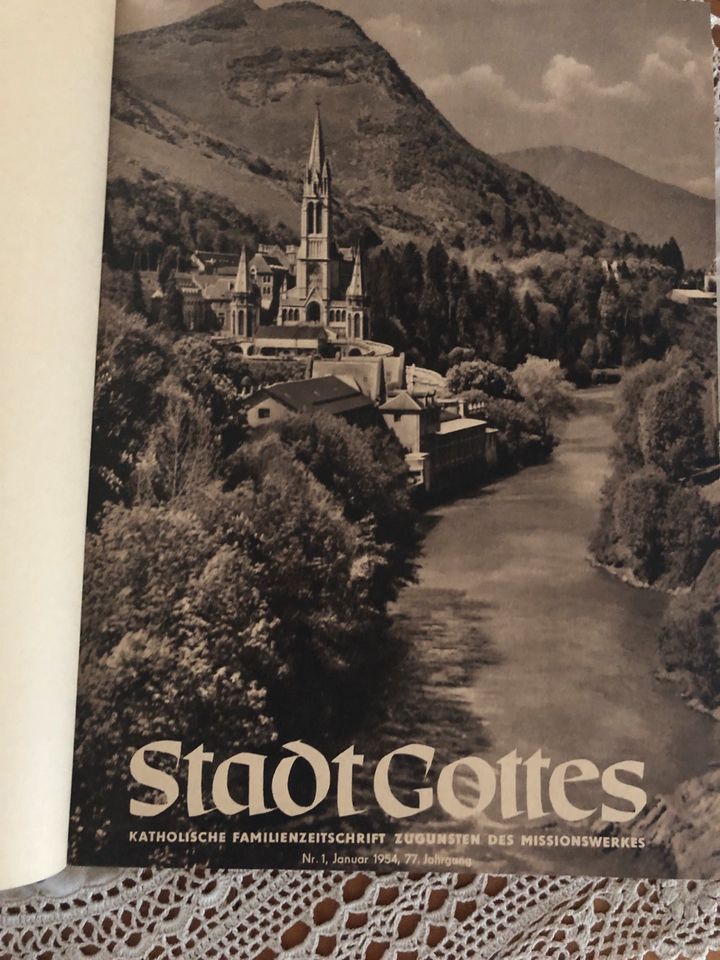Katholische Familien Zeitschrift Gebunden 1953 und 54 in Brakel