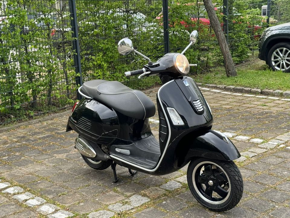 Tausche Motorrad Auto biete vespa gts super 300 in Berlin