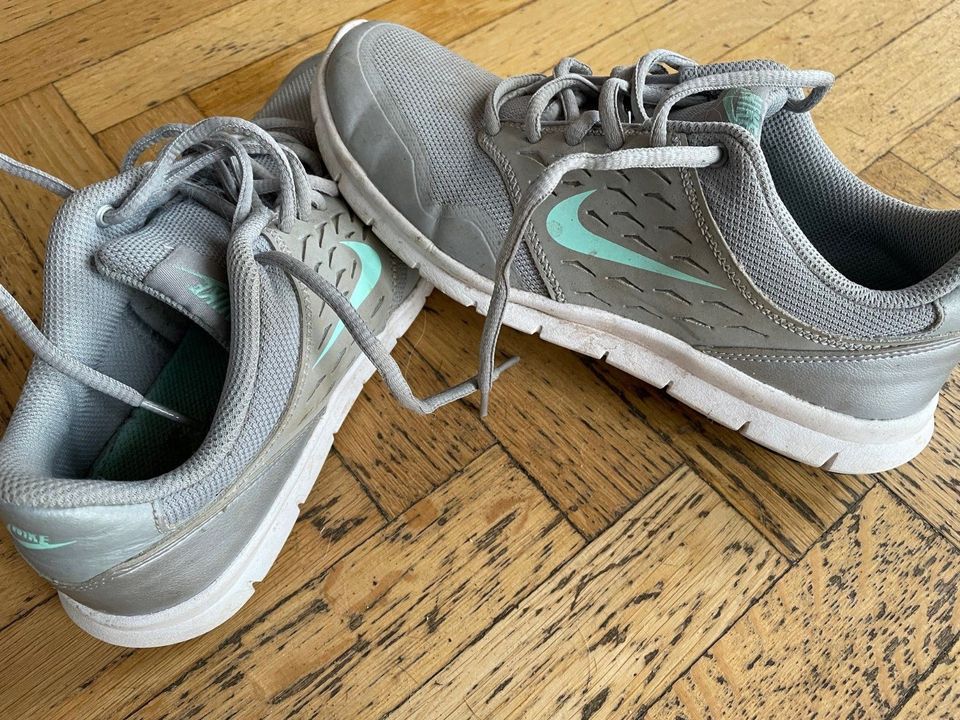 Nike Damen Sneaker, Gr. 38, grau in Bad Homburg