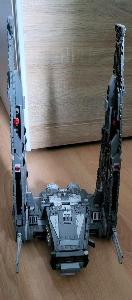 LEGO Set 75104 Star Wars Kylo Ren's Command Shuttle in Berlin