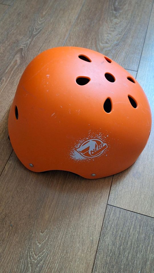 Skate Roller Schutz Helm Nerf orange, blau in Nittendorf 