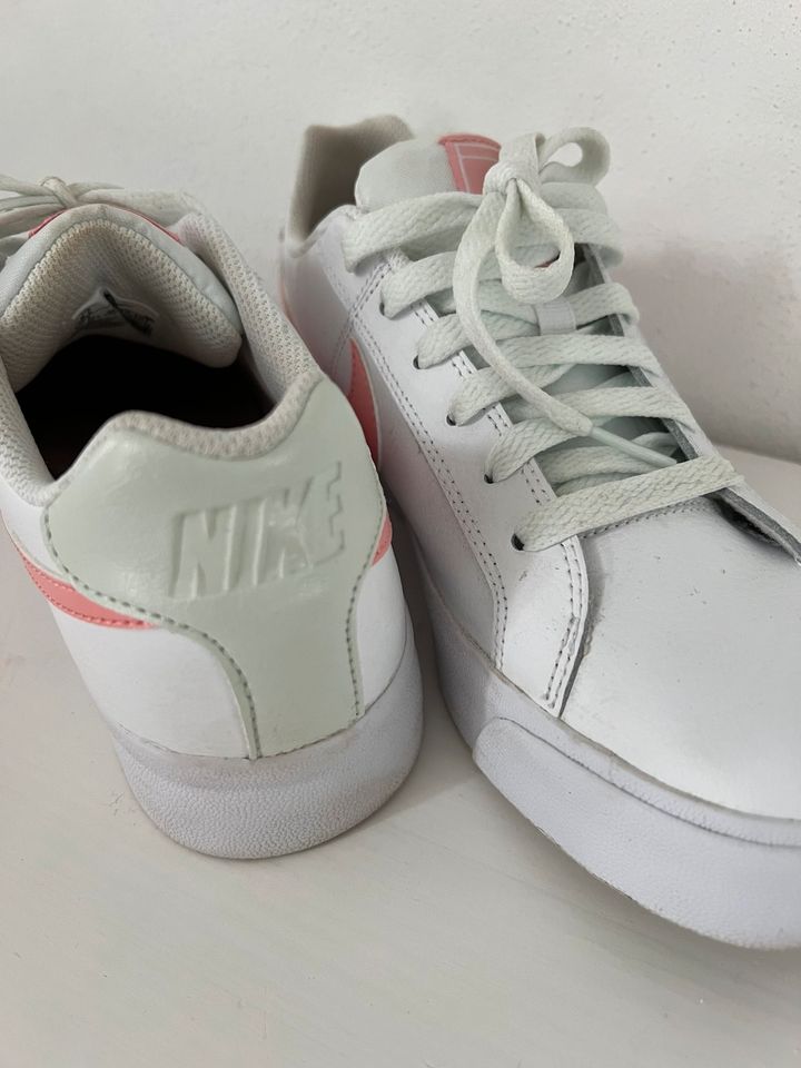 Nike Sneaker Gr.40 Weiß Rosa Mint in Leipheim