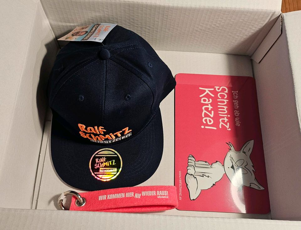 Ralf Schmitz Merchandise Box Fanartikel Schmitzefrei Katze Cap in Hemer