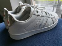 Ellesse Sneaker weiß silber Turnschuhe 34 Schnürsenkel Schleswig-Holstein - Ammersbek Vorschau