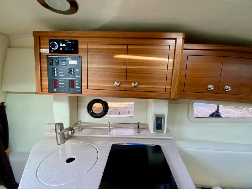 Sea Ray 265 Sundancer nur 177 BH Standort Roermond NL in Brandenburg an der Havel