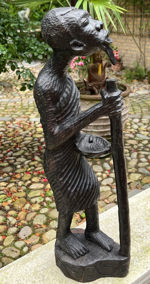 Skulptur aus Ebenholz, signiert E.O.UGBO, H.: ca. 57 cm, ca. 4 kg in Buchholz in der Nordheide