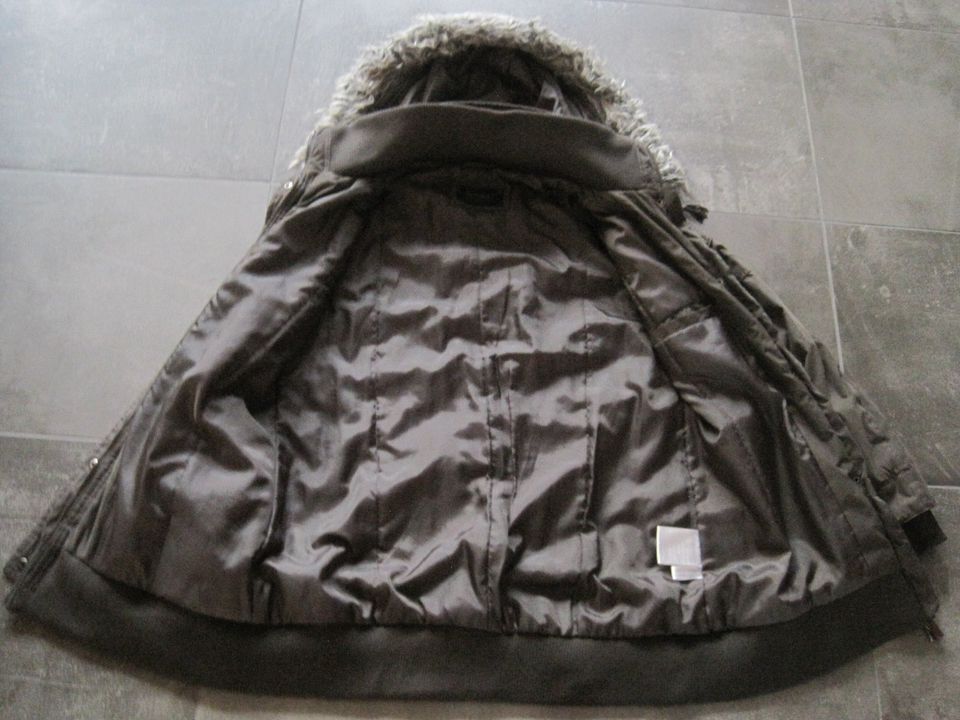 Winterjacke Mantel kurz oliv grün C&A 38 - 40kurz in Inden