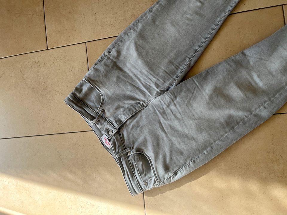 Jeans in grau von S.Oliver in Moormerland