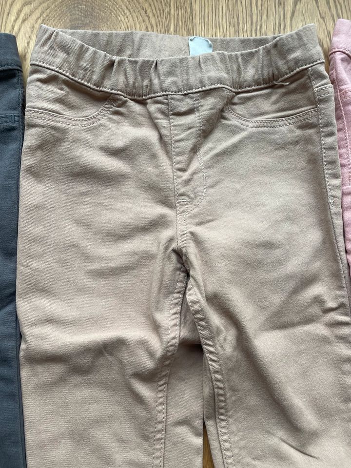 H & M Kinder Jeans Hosen 3er, 122, Wie Neu! in Hattersheim am Main