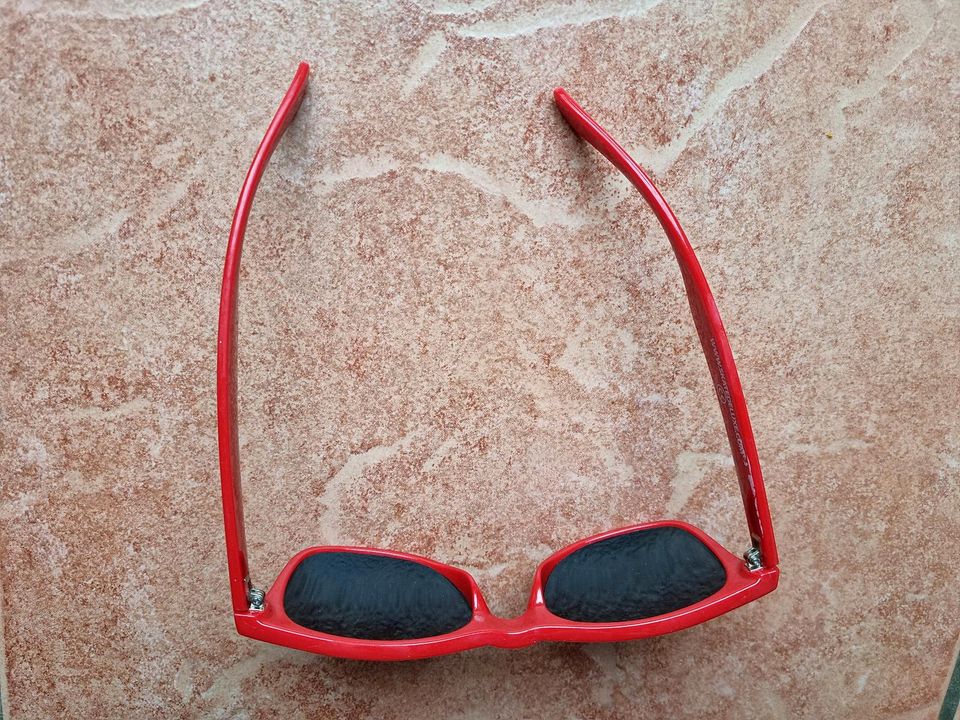 Sonnenbrille rot Skatedeluxe in Niedersachsen - Bad Fallingbostel | eBay  Kleinanzeigen ist jetzt Kleinanzeigen