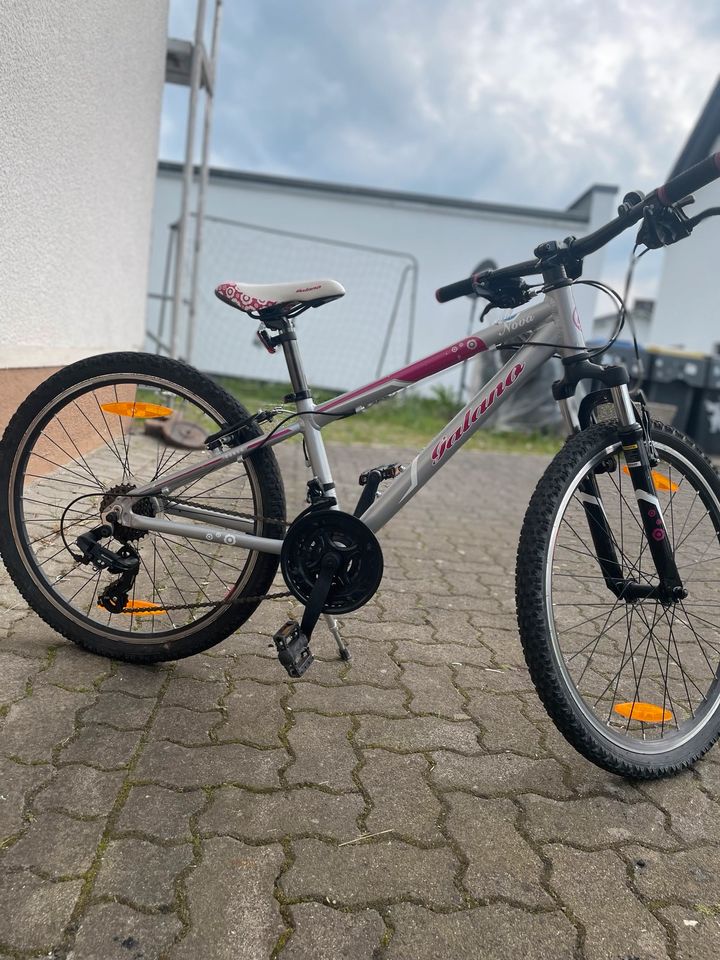 Fahrrad pink weiß in Balve