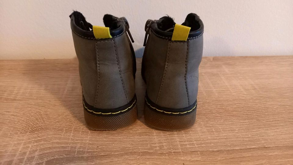 Kinderschuhe Größe 24 in Malchow