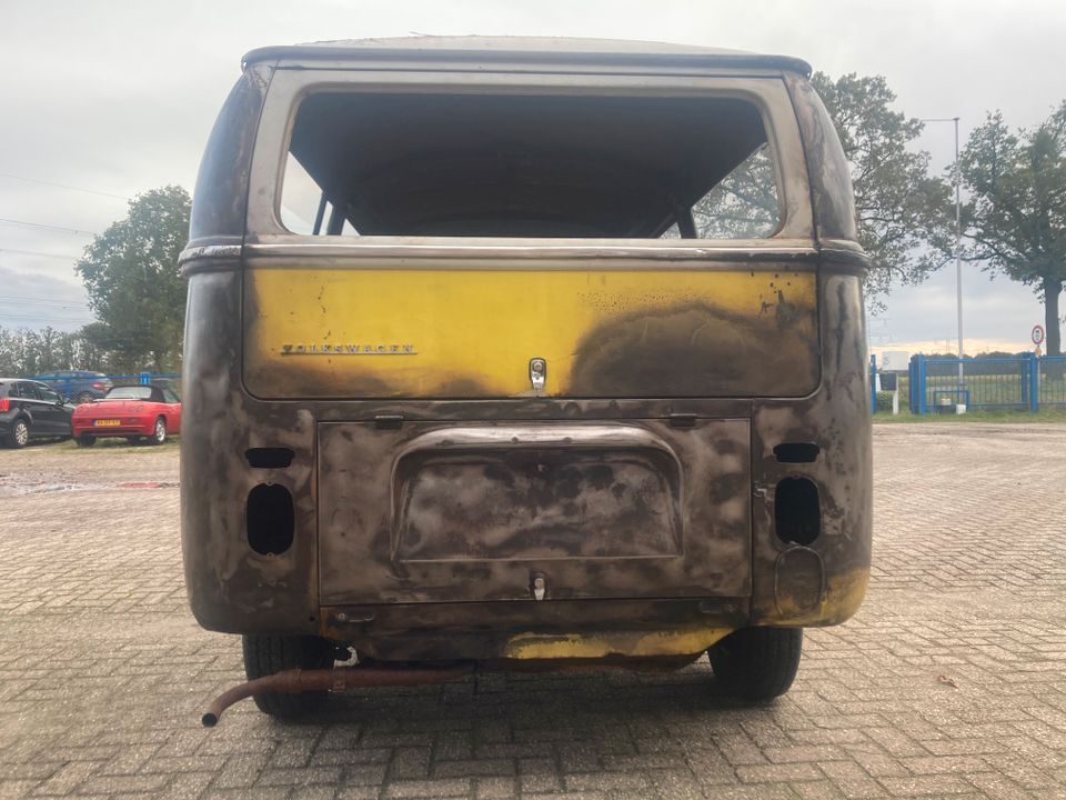 Volkswagen T2A 1971 | Restaurationsobjekt mit Motorbrandschaden in Goch