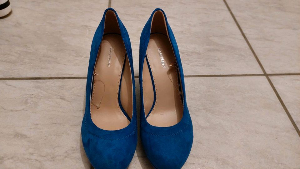 Schuhe/ blaue Schuhe/ Keilabsatz in Mengkofen