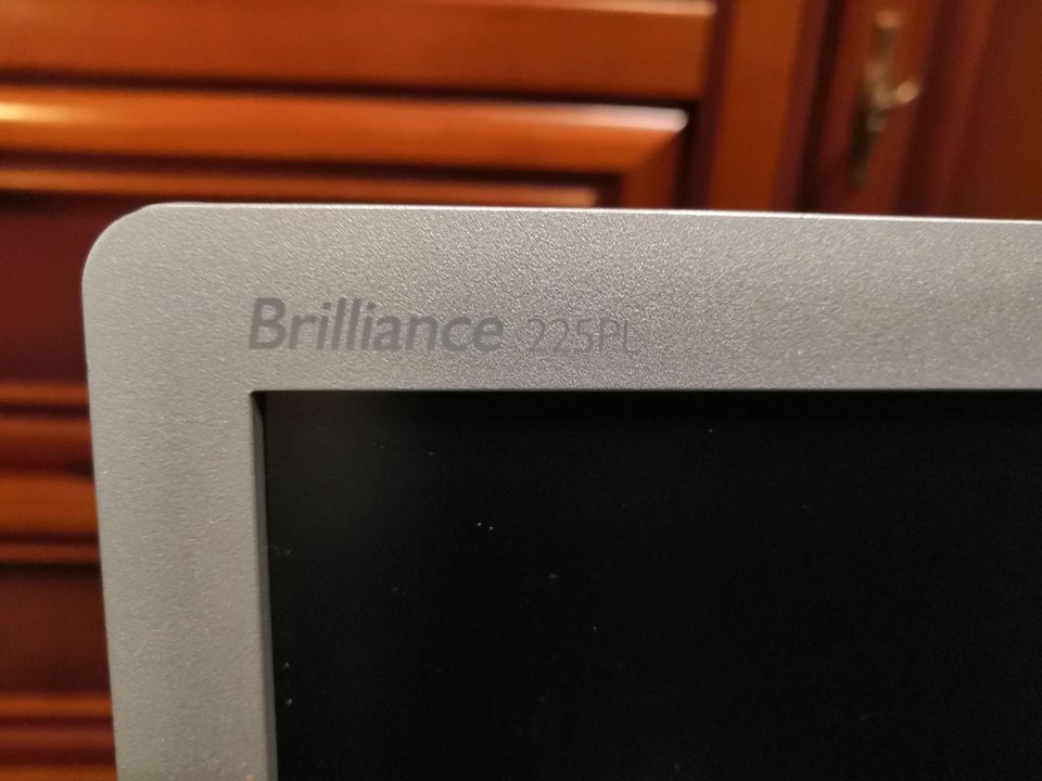 Philips Brilliance 225PL 56 cm (22 Zoll) LED LCD Monitor DVI-D in Koblenz