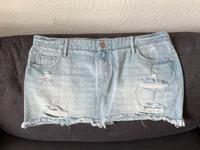 Hellblauer „zerrissener“ Jeansrock von Stradivarius, Gr 40 Hessen - Eschborn Vorschau
